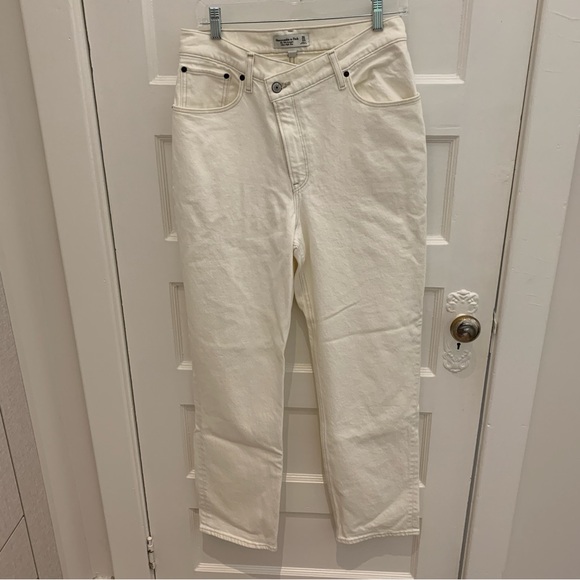 Abercrombie Cream / White 90s Curve Love Ultra High Rise Straight Jean, Size 30 - Picture 1 of 7
